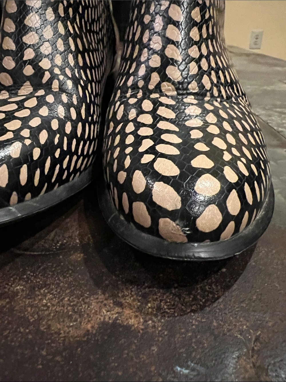 Vionic Kamryn Black Spot Waterproof Leather Ankle Booties Size 8 - Picture 8 of 13